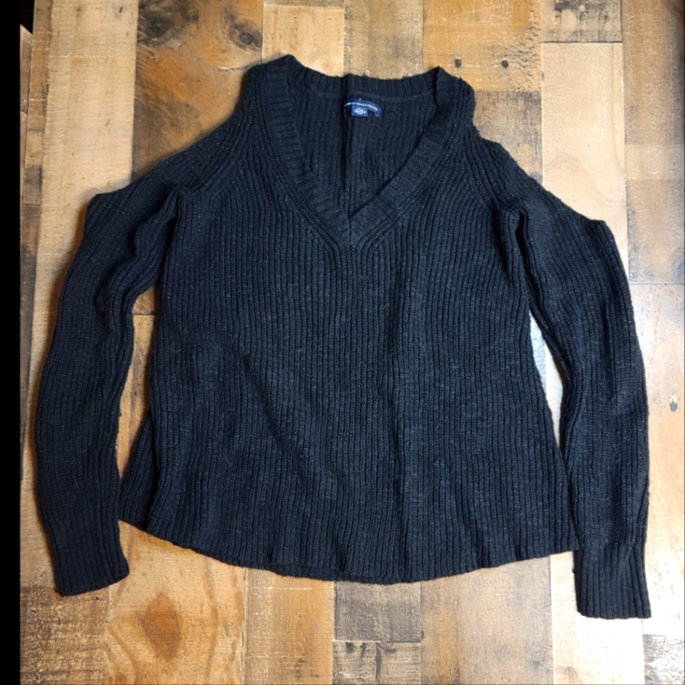 American eagle cold shoulder sweater